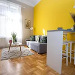 Apartment Palms *